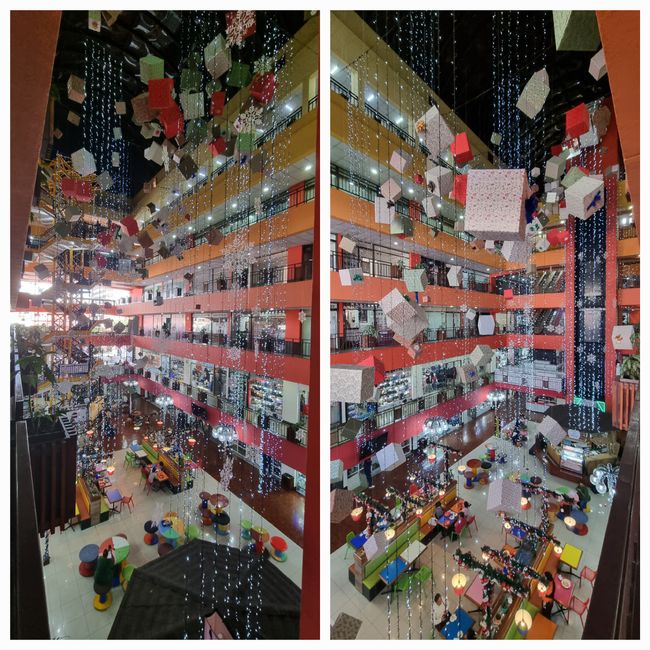 Weihnachtsstimmung in einem Einkaufszentrum