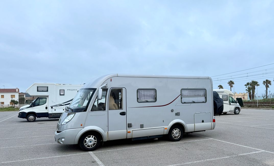 We are parked no more than 50 meters from the sea on a large parking lot.