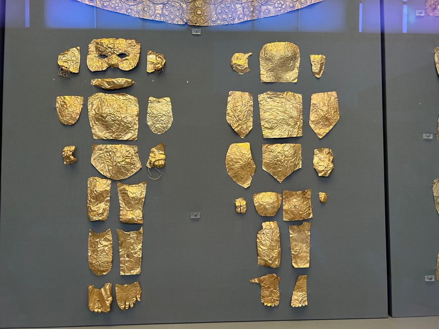 Goldbedeckungen für ein verstorbenes Kind aus Mykene