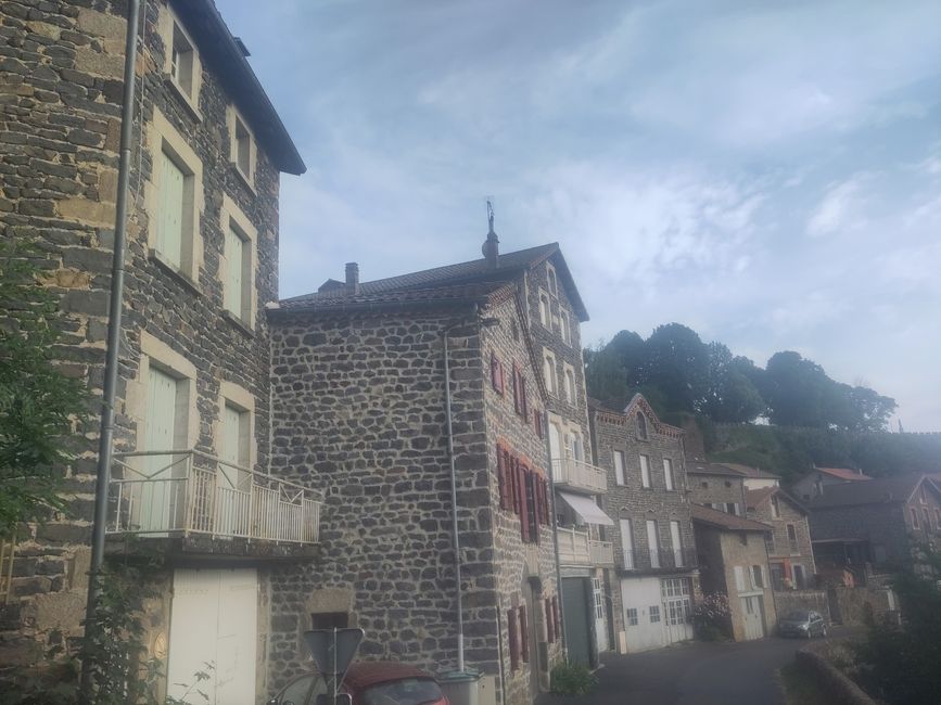 sur le plateau d'Aubrac, à Le Puy-en-Velay et jusqu'au Rhône...