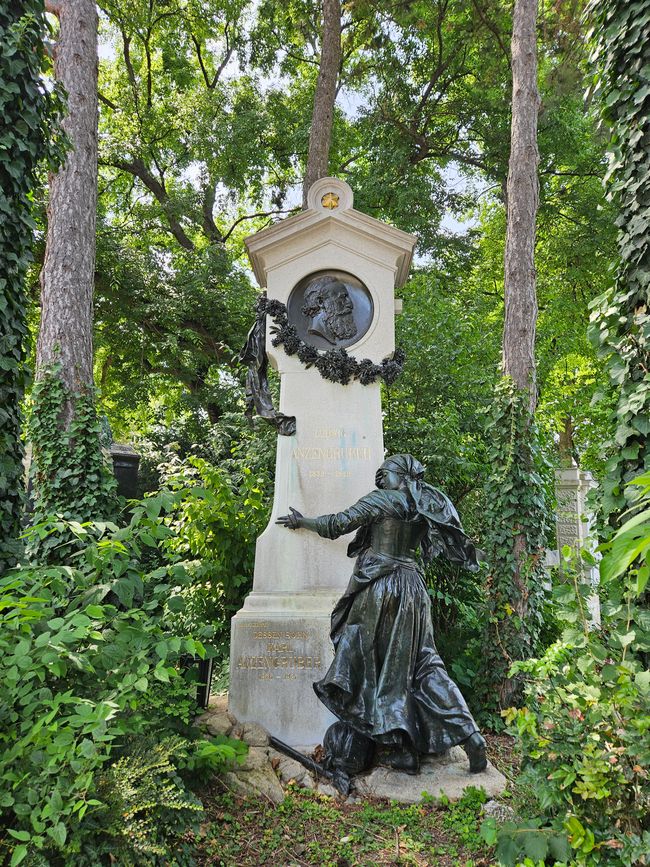 Juillet 2025 - Vienne - Cimetière central de Vienne