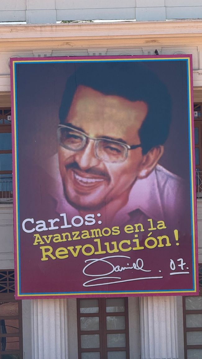 Sandino e presidente Ortega (?)
