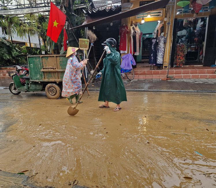 Vorüber die Flut.
Wer sah es wohl, du selig Land, 
wie dich die Welle überwand.