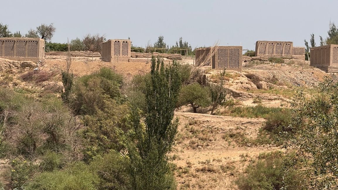 A Turpan si possono trovare molte strutture antiche in adobe