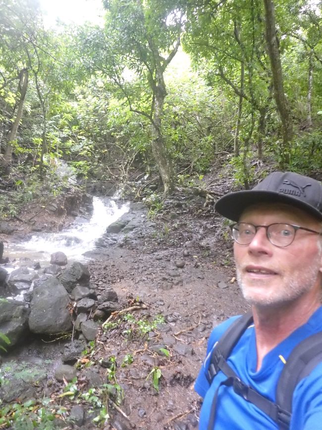 L'acqua scorre ancora giù per la montagna