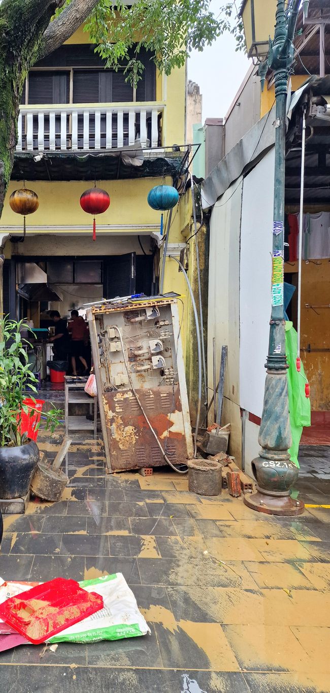 Vorüber die Flut.
Wer sah es wohl, du selig Land, 
wie dich die Welle überwand.