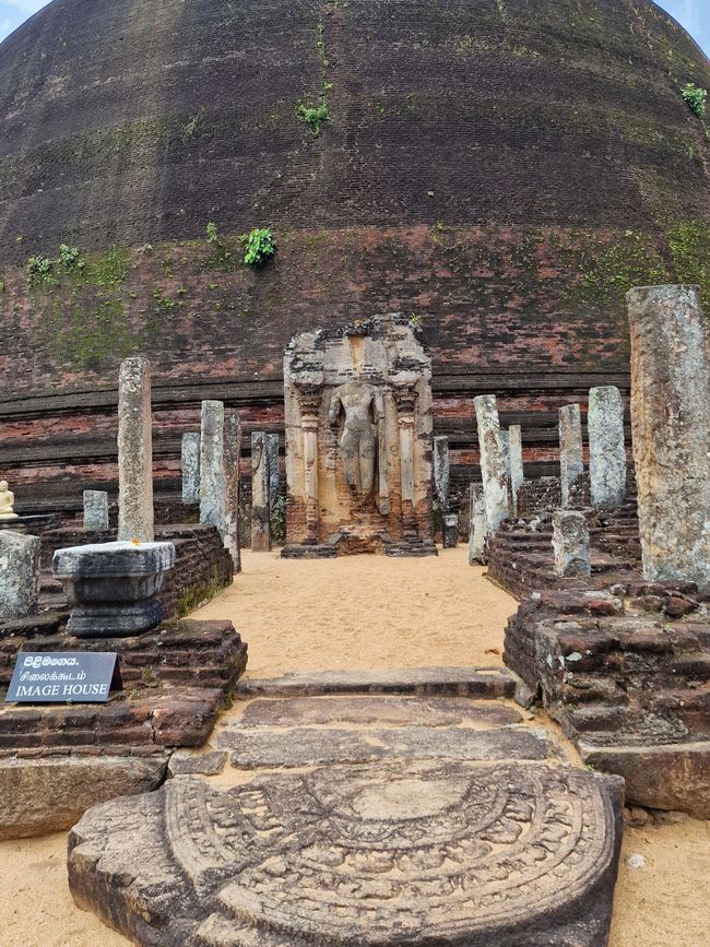 Polonnaruwa - 1000 años de historia y algo aprendido.