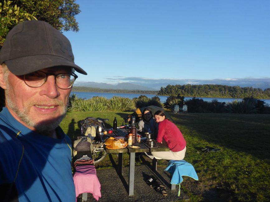 Camp au lac Mahinapua près d'Hokitika 