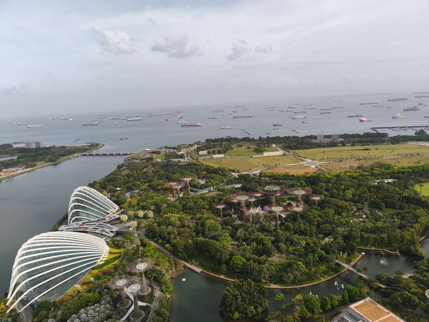 Auf dem SkyDeck des Hotels Marina Bay Sands