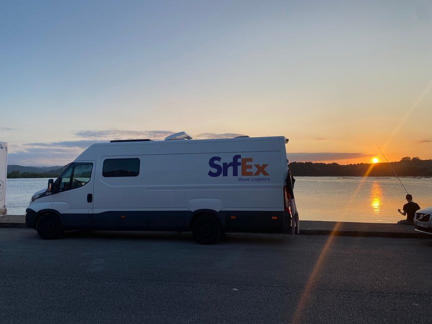 Schlafen direkt an der Wasserkante mit Sonnenuntergang