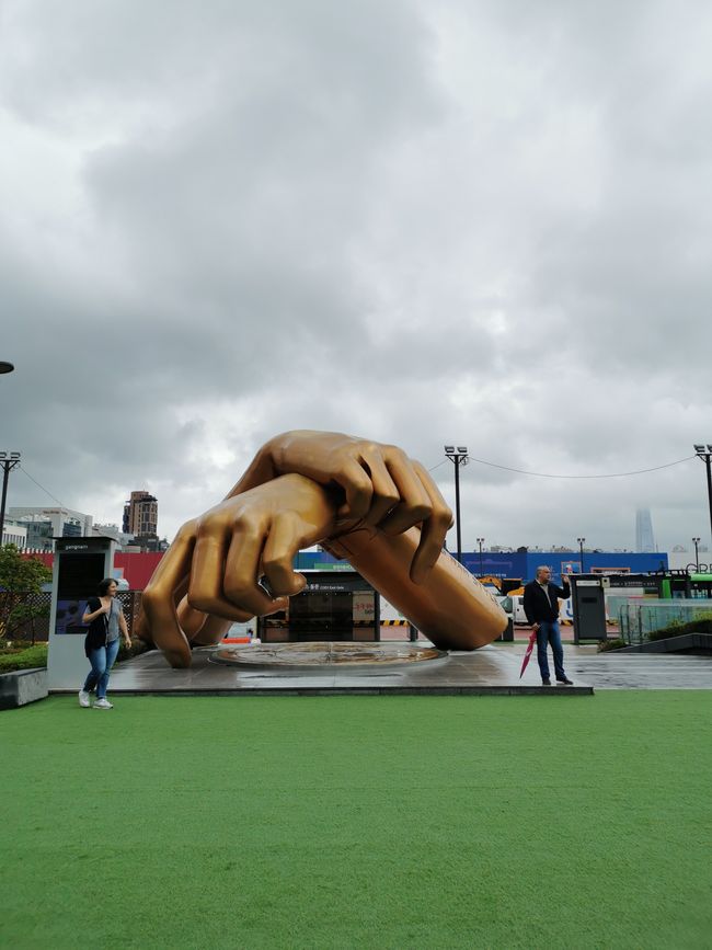 Gangnam Style sculpture in front of the COEX Mall