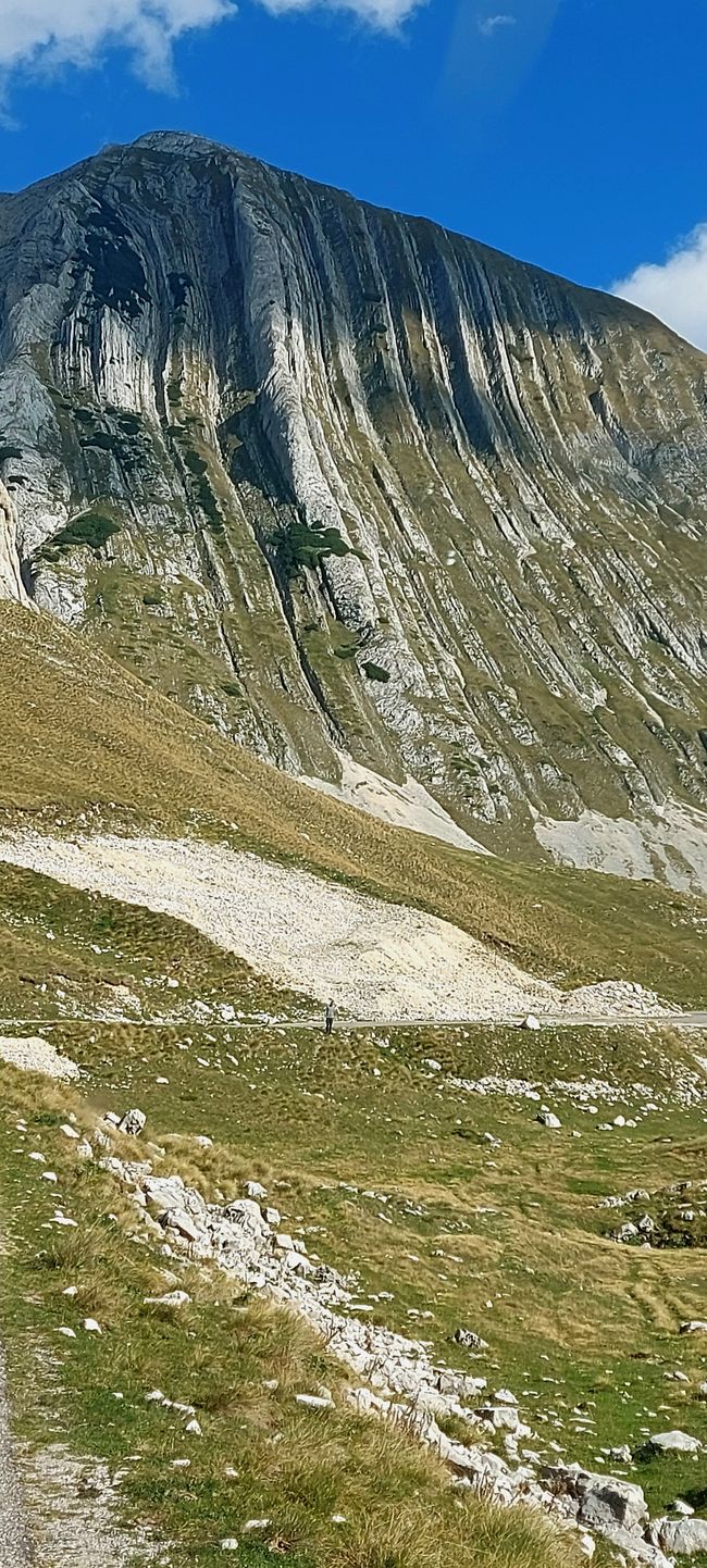 Un viaje de superlativo: a través de las montañas en Montenegro