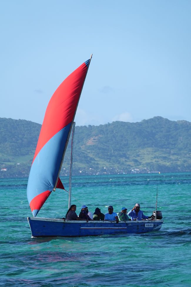 Con el catamarán ....