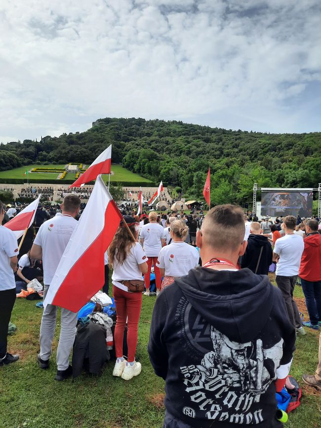 The New Zealand Haka of the Māori in Italy. Or: Remembering in Monte Cassino