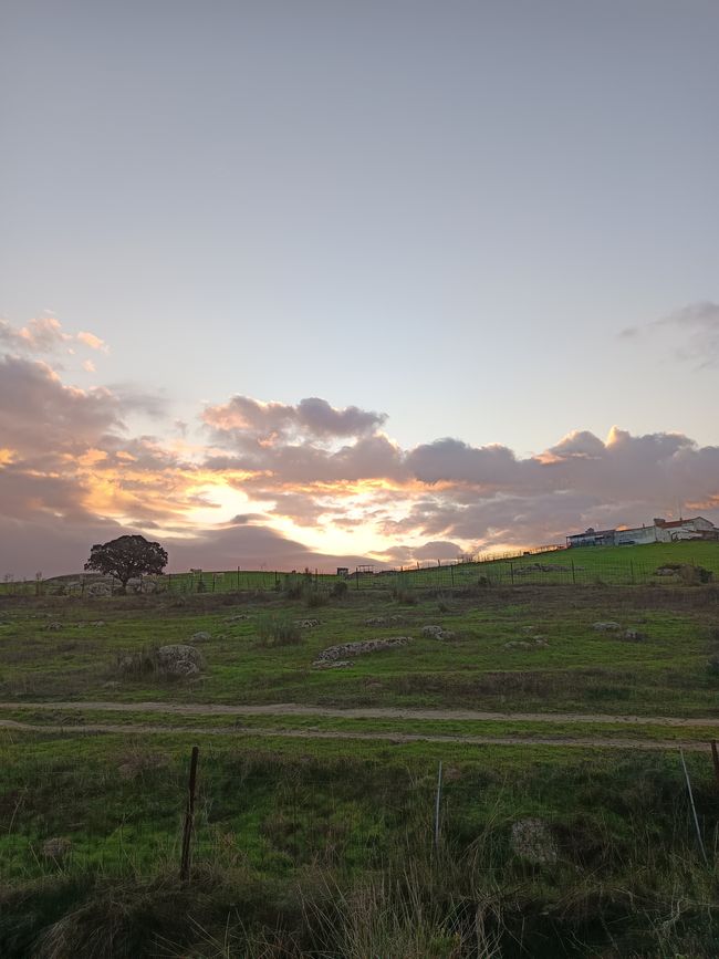 Maravilloso. El sol lucha con las nubes