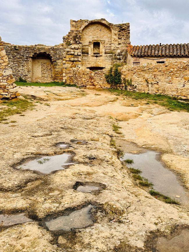 Peratallada and La Bisbal d'Empordà