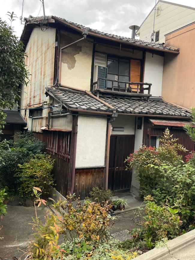 32. Kapitel: Bei den Geishas in Gion, ein sehr frohes Wiedersehen und einmal im Leben Thunfisch-Sushi satt