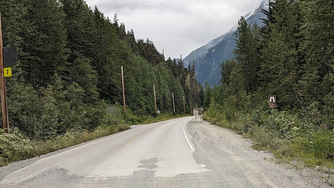 Salmon Glacier Road - zurück auf der befestigten Straße