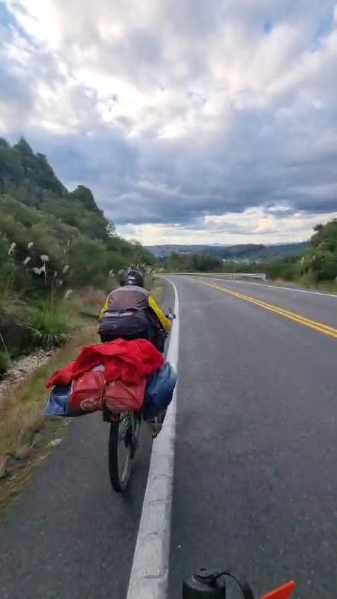 Wir brausen den Berg runter