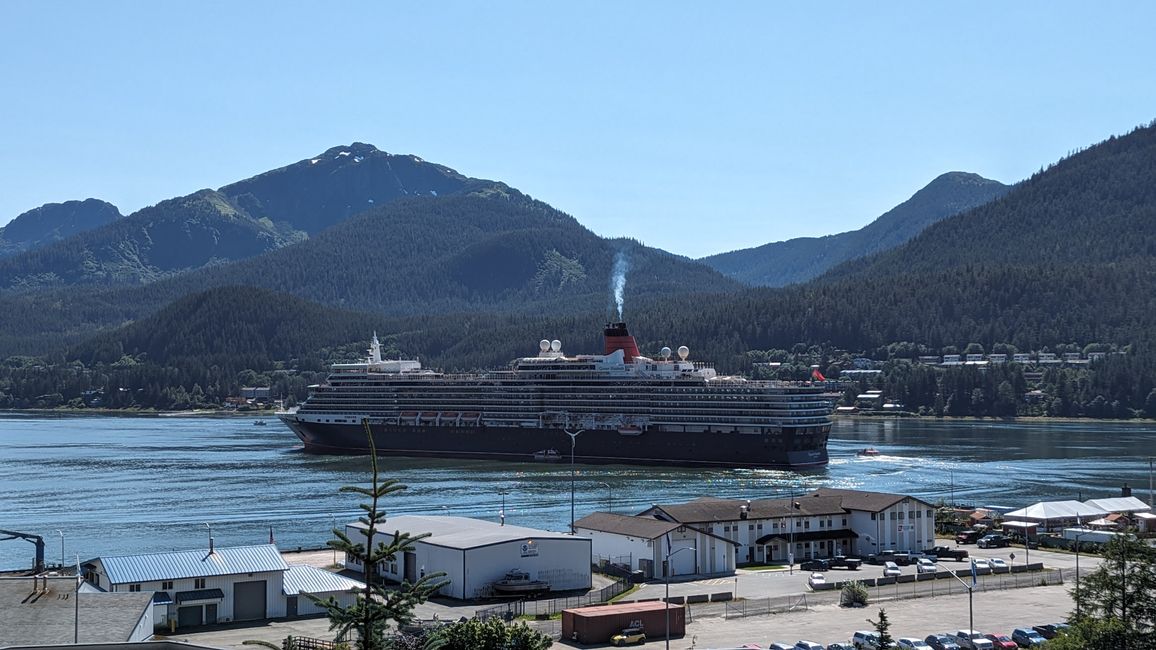 Day 24: Trip to Juneau: Glacier Outburst & 20,000 Tourists