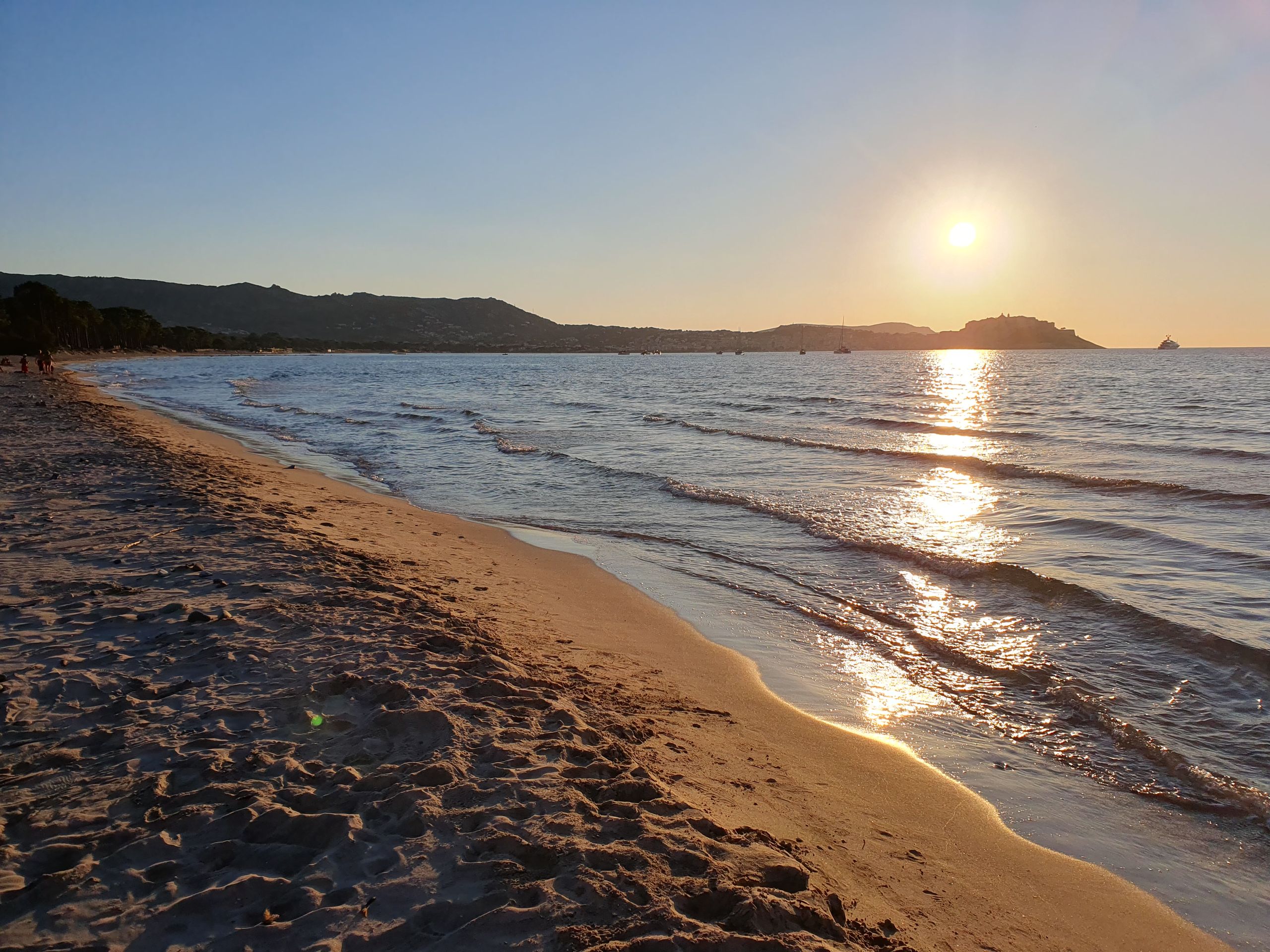 Playa soñada por la noche