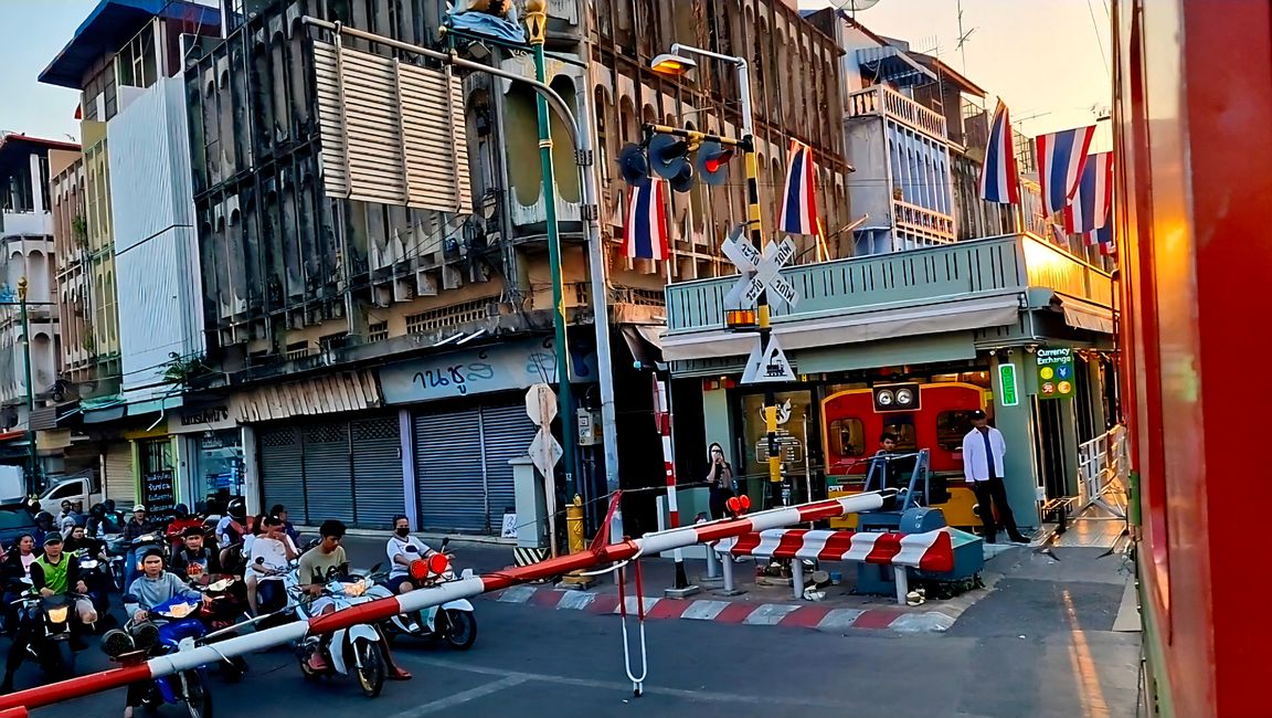 Tuut, tuut, klappt die Läden ein, der Zug kommt 🚂 ...