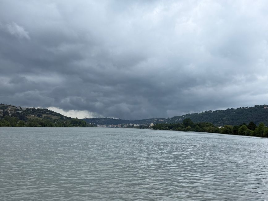 Flussaufwärts