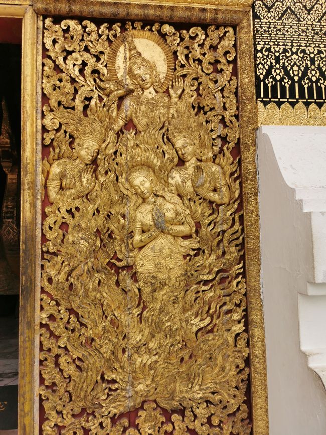 Entry to Laos - first temple tour through Luang Prabang