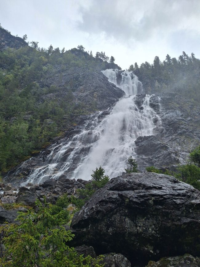 et la cascade associée
