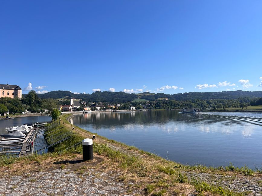 16 nach Linz