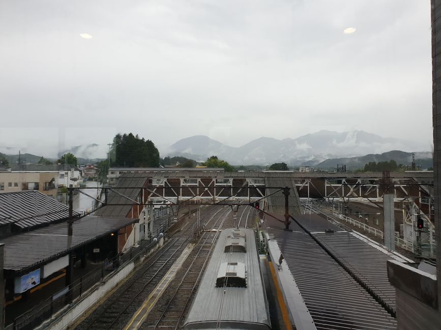 Nikko Bahnhof mit schaurigem Wetter