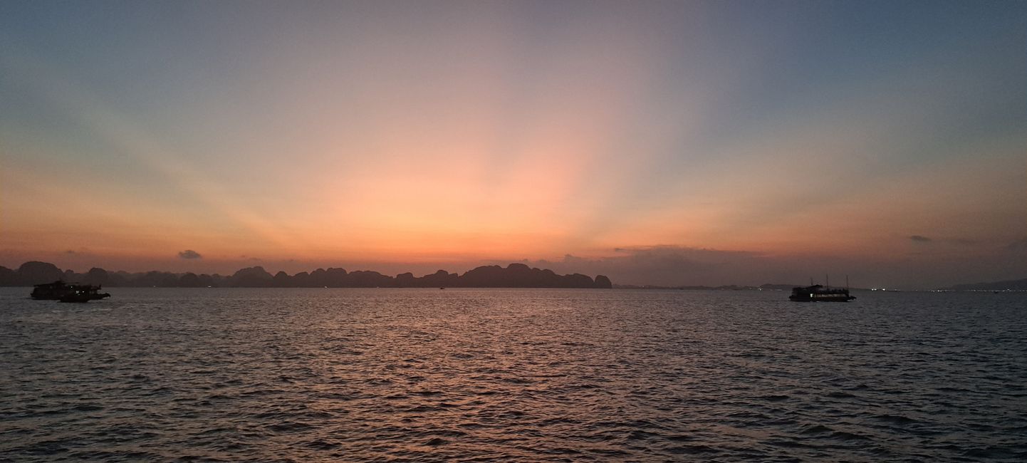 Halong Bay - Sunset from boat