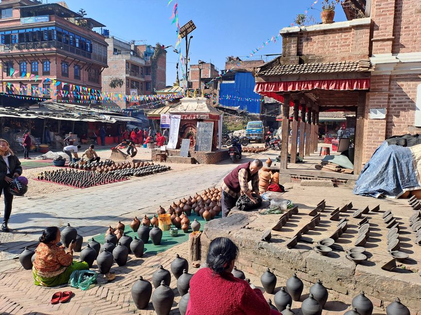 Bhaktapur ist unteranderem für seine Handwerkskunst bekannt - vor allem die Holzschnitzerei und das Töpfern.