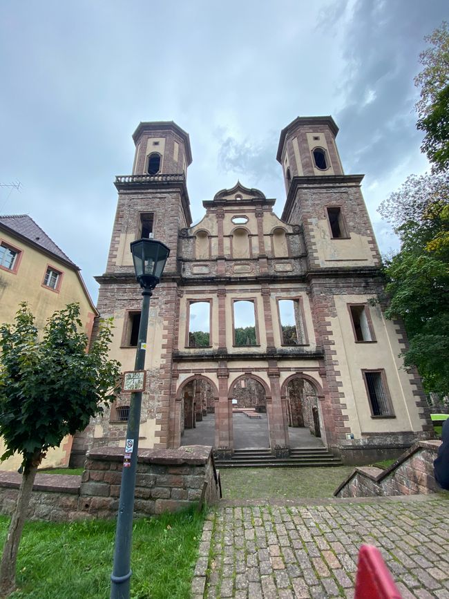 Die Fassade des Klosters
