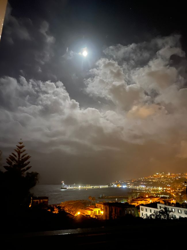 Morgens kein Schiff im Hafen