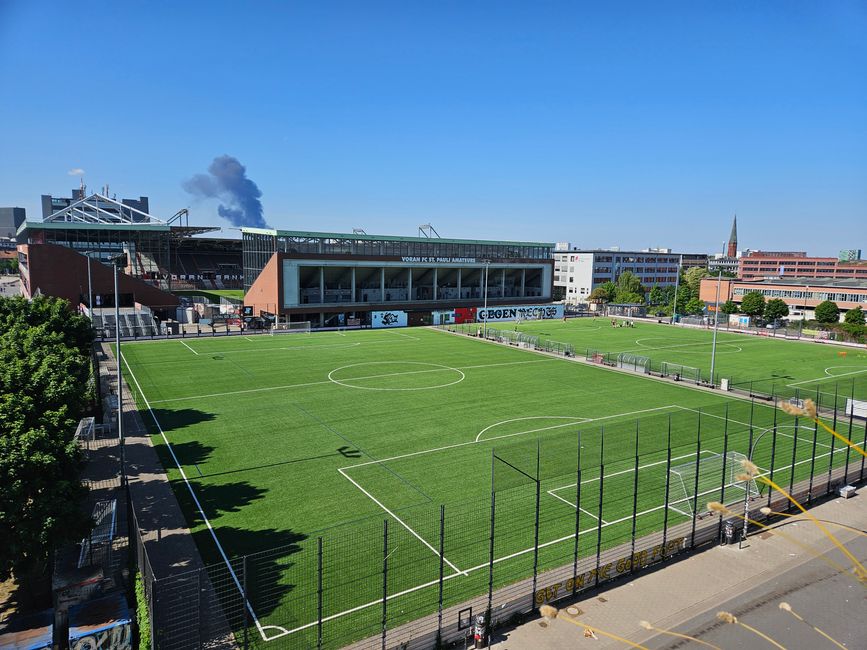 Juste à côté : Le FC St. Pauli