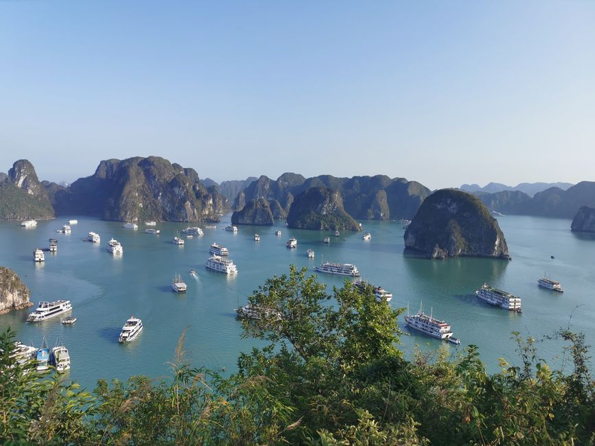 Ausblick von der Insel Titov über die Halongbucht 
