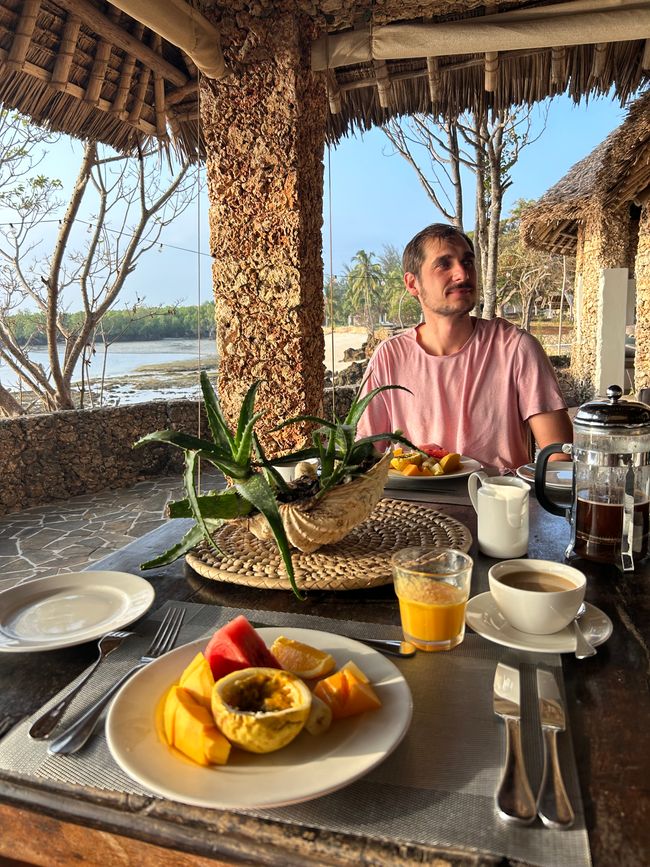 Sole, spiaggia e mare a Mwazaro