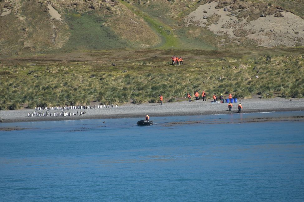 Einrichtung der Landungsstelle / Preparing the landing site