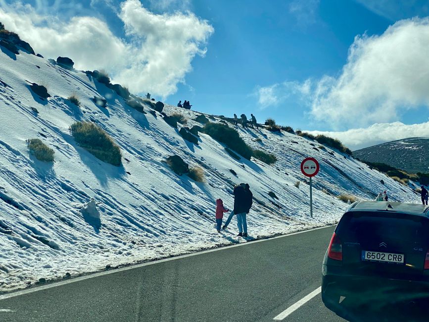 It has snowed on Teide - the kids are delighted