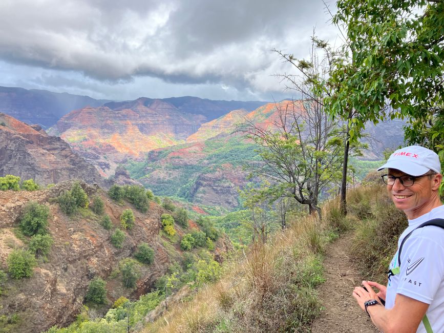 D19 - Yoga, Running and hiking Kukui trail in Waimea canyon with some surprises