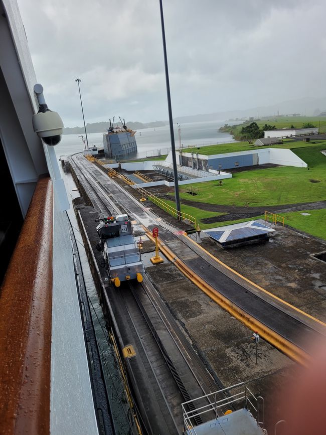 Day 41 of 175: Around the world cruise - Day passage through the Panama Canal