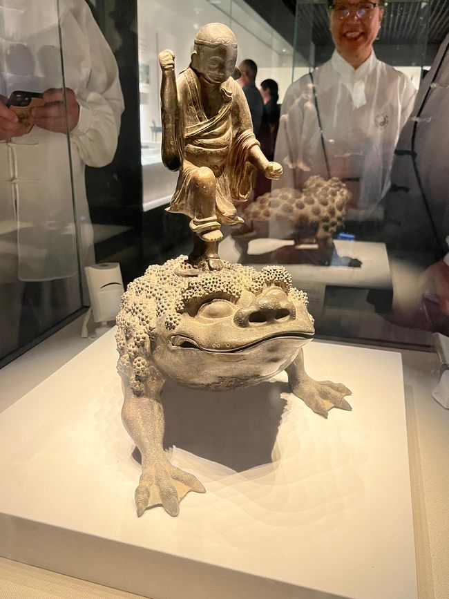 davanti a un tempio