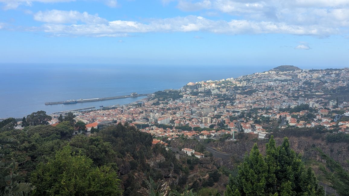 Blick vom Botanischen Garten über Funchal