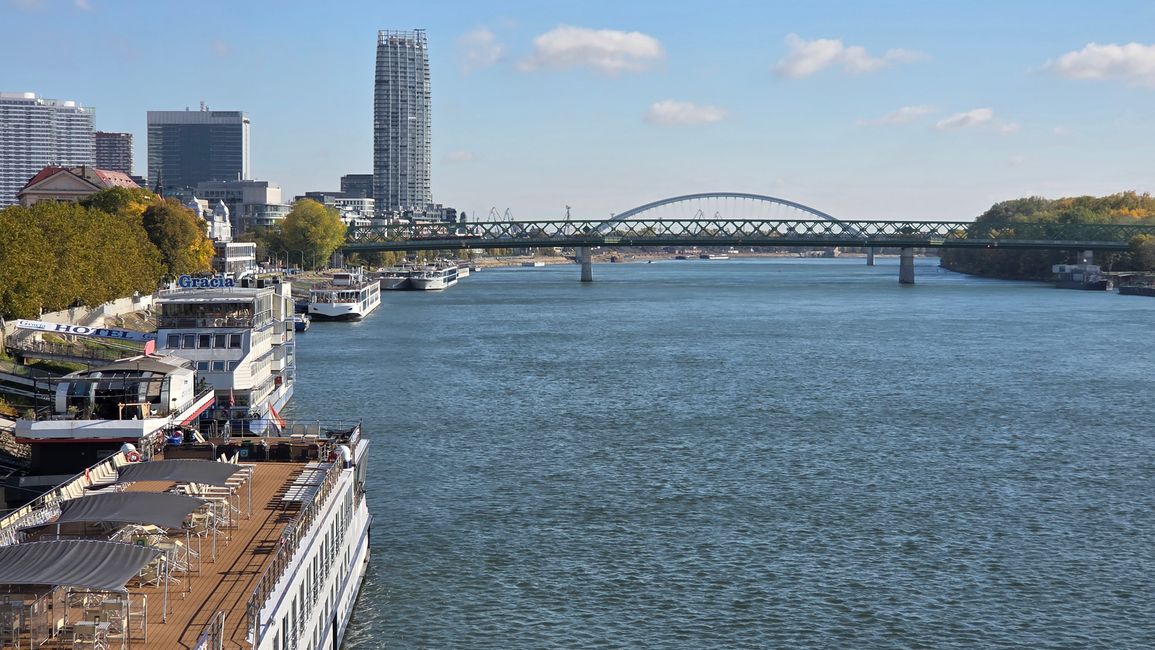 Blick über die Donau in Bratislava