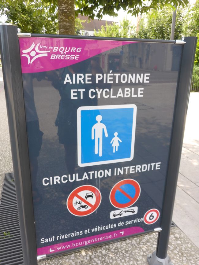 So geht es auch: Eine Zone für Radfahrer und Fußgänger 