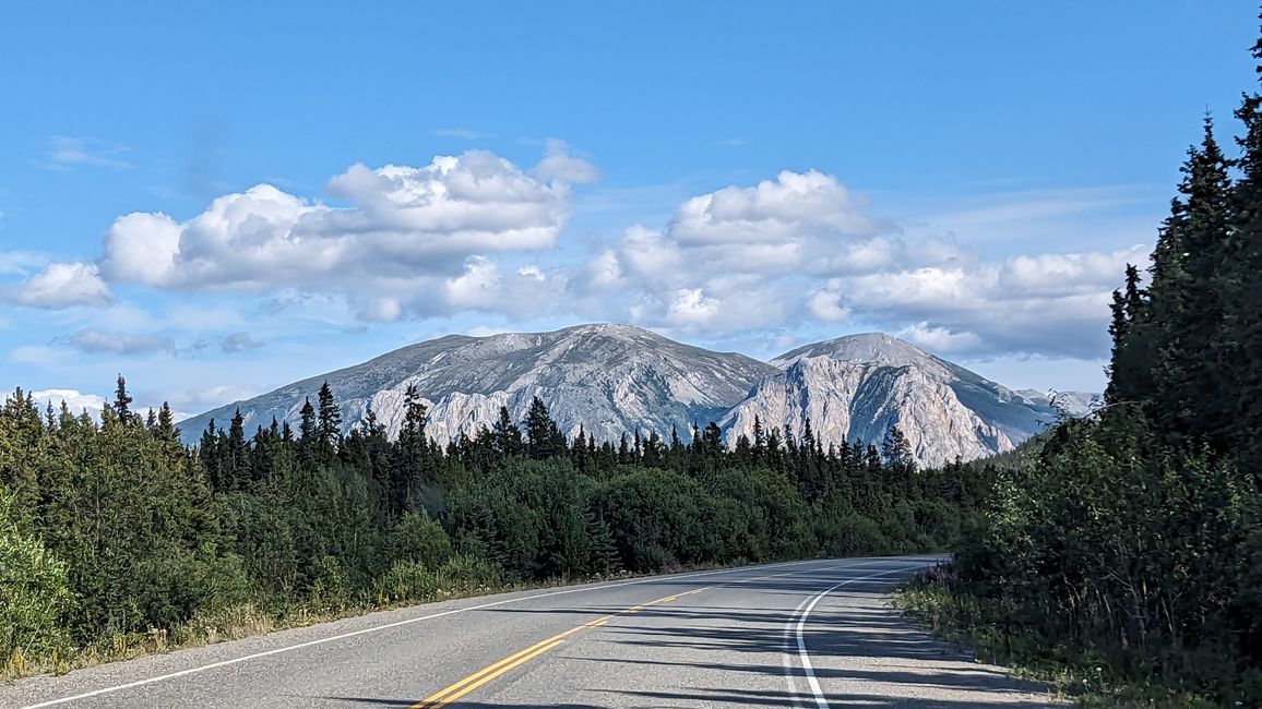 Day 21: Around Whitehorse: Husky Puppies, Emerald Lake & the smallest desert in the world