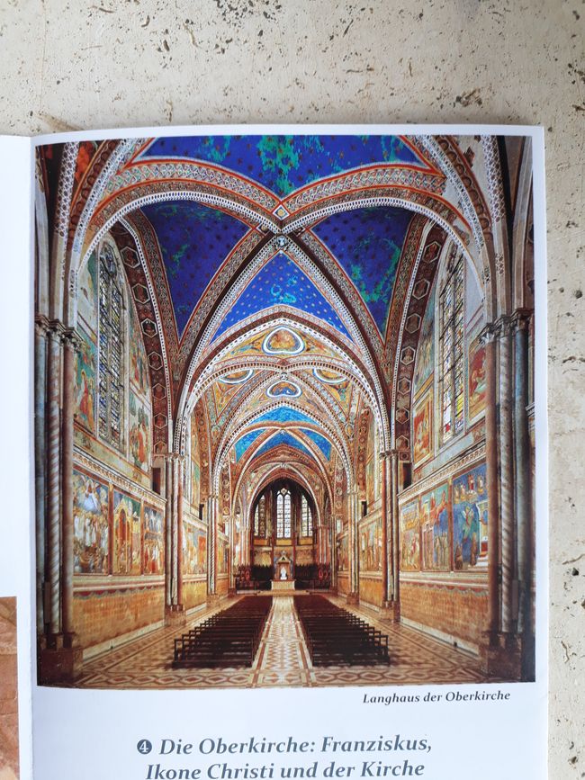 The nave of the Basilica San Francesco