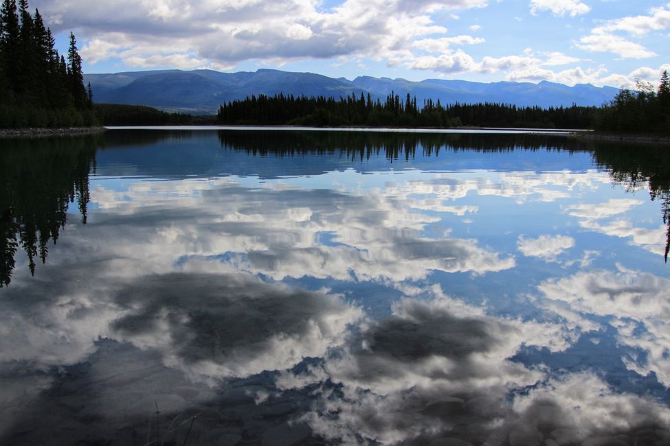 Reflexiones en el Lago Boya