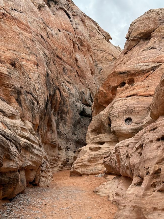 White Domes Trail - The Slot